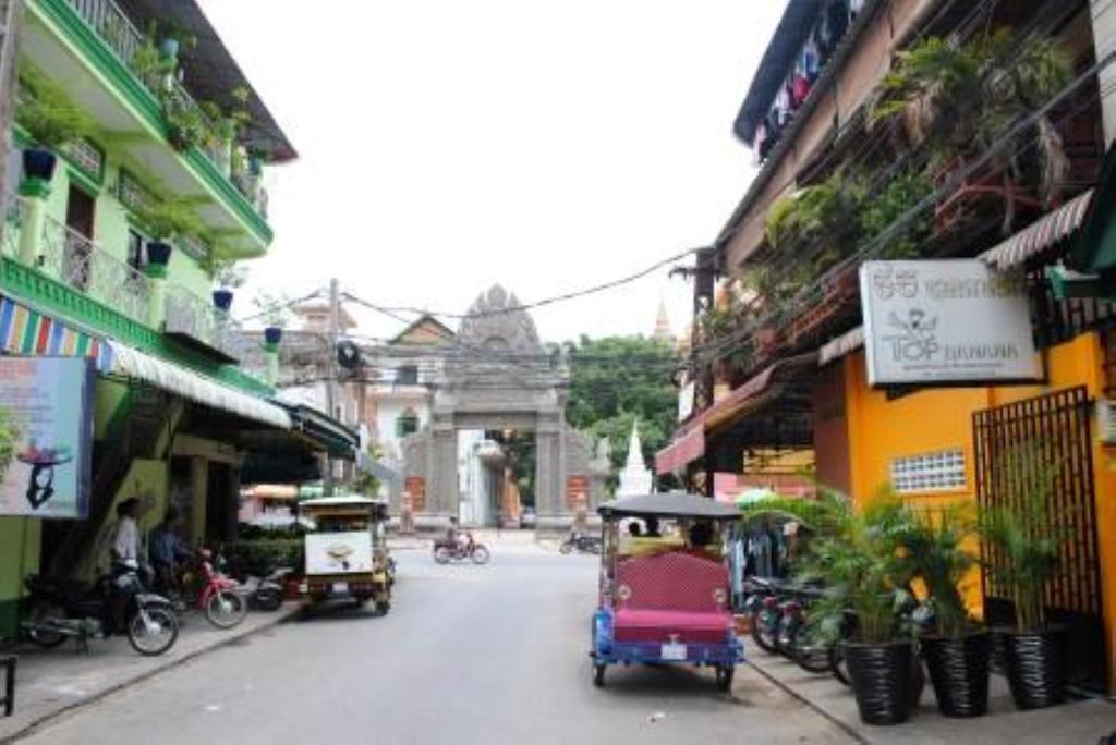 Top Banana Guesthouse & Rooftop Bar Phnom Penh Extérieur photo