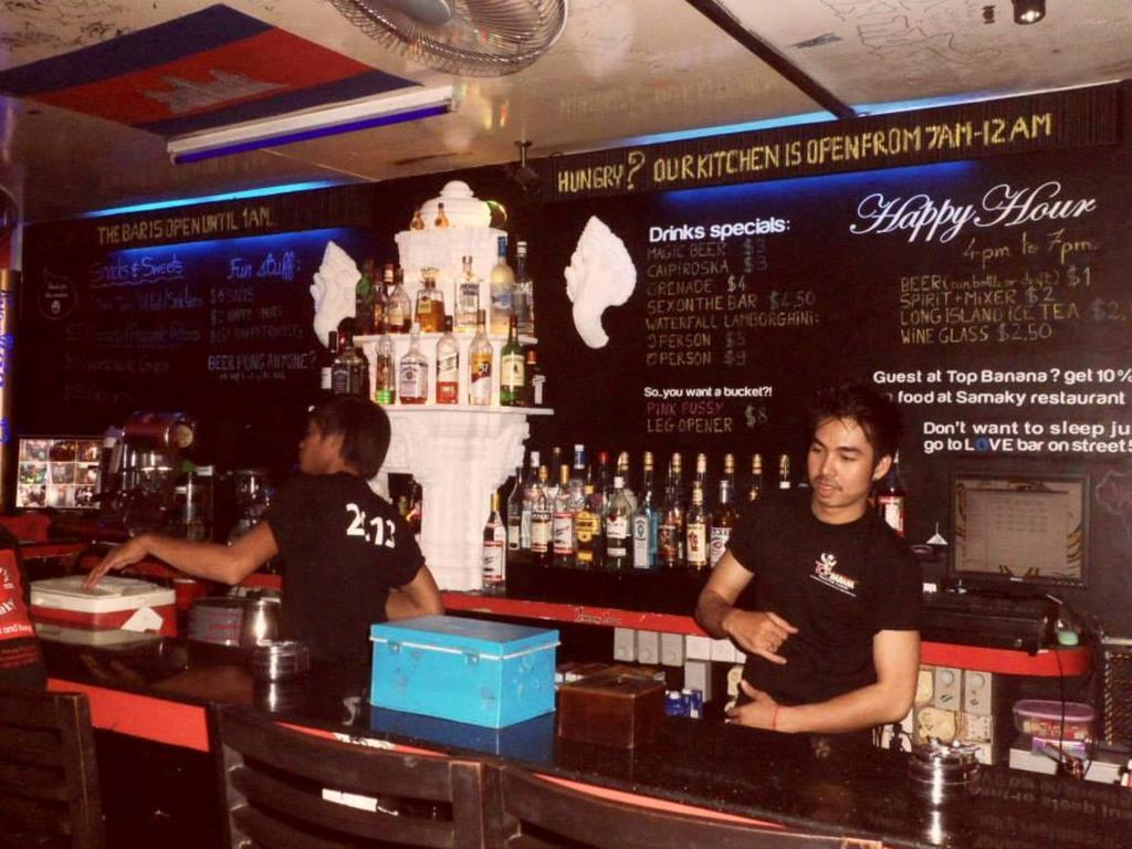 Top Banana Guesthouse & Rooftop Bar Phnom Penh Extérieur photo