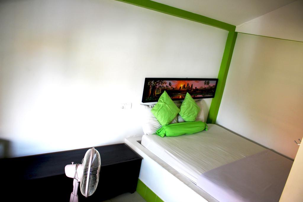 Top Banana Guesthouse & Rooftop Bar Phnom Penh Extérieur photo
