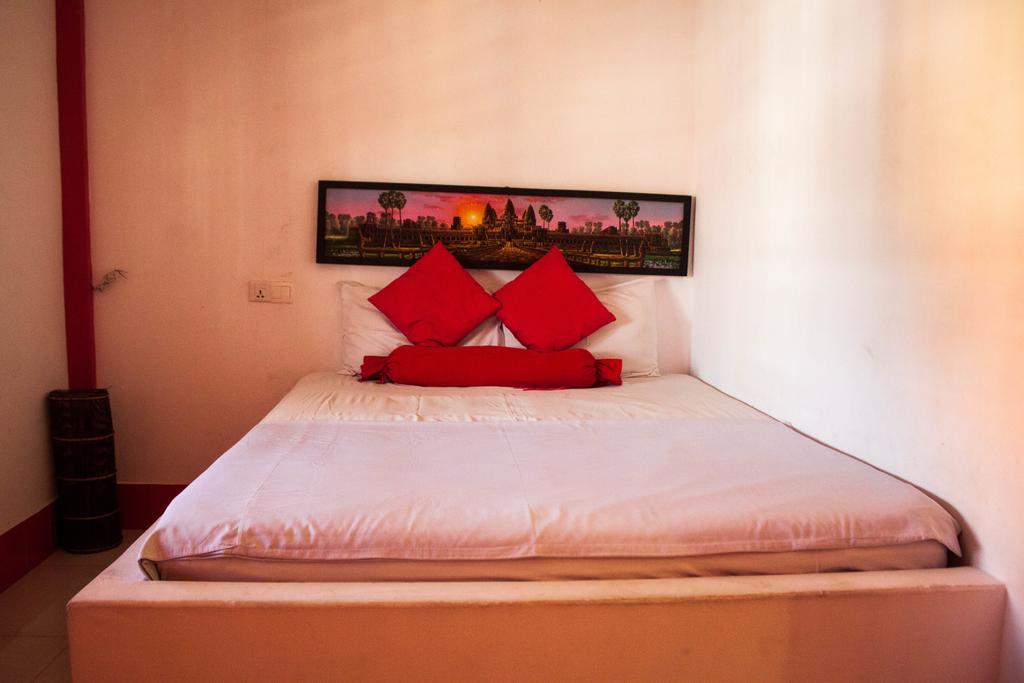 Top Banana Guesthouse & Rooftop Bar Phnom Penh Extérieur photo