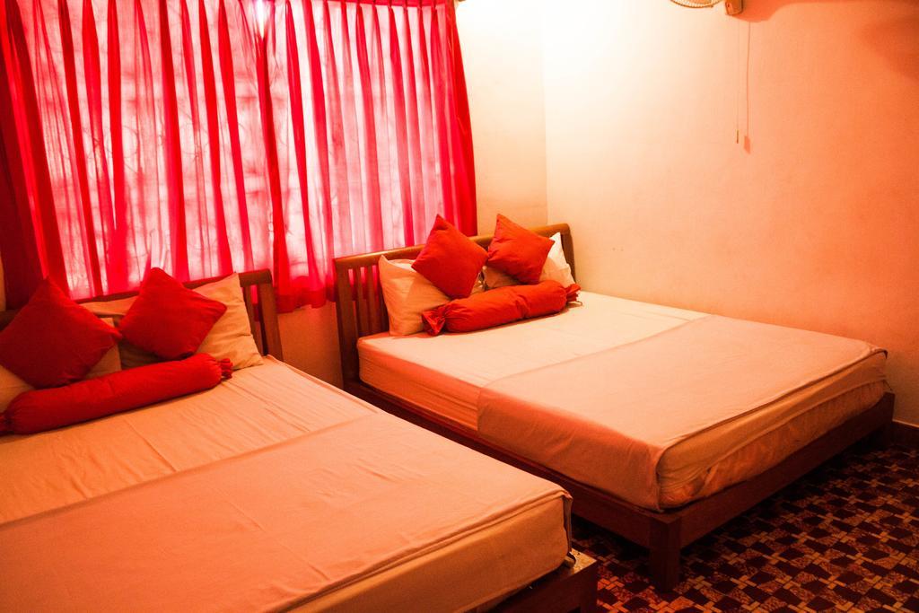 Top Banana Guesthouse & Rooftop Bar Phnom Penh Extérieur photo