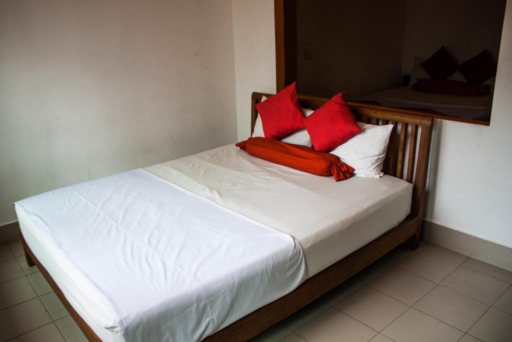 Top Banana Guesthouse & Rooftop Bar Phnom Penh Extérieur photo