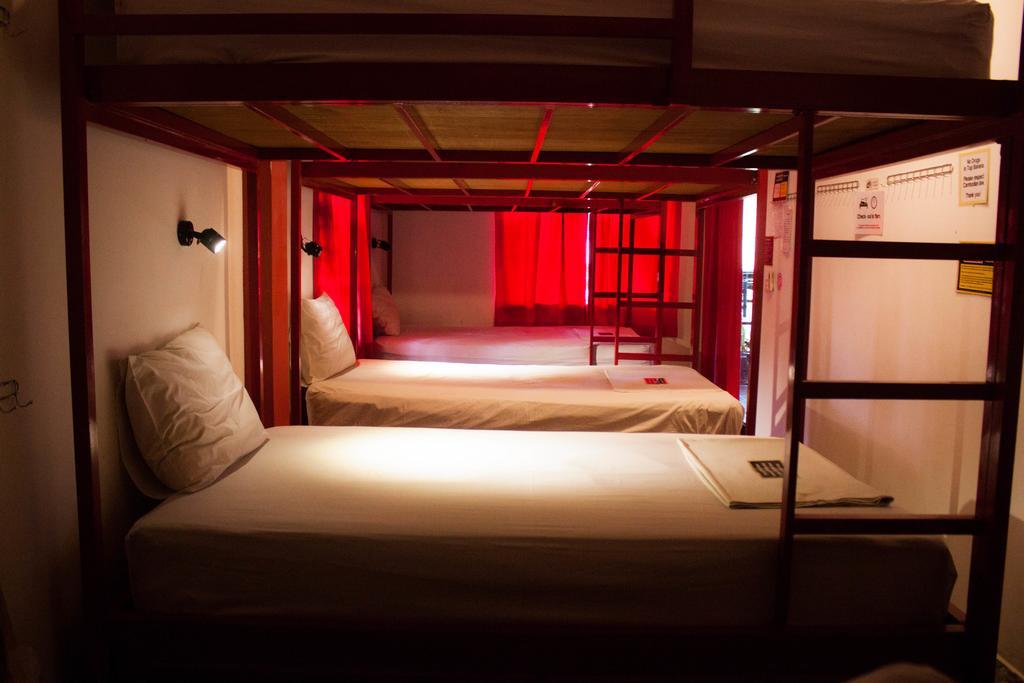 Top Banana Guesthouse & Rooftop Bar Phnom Penh Extérieur photo