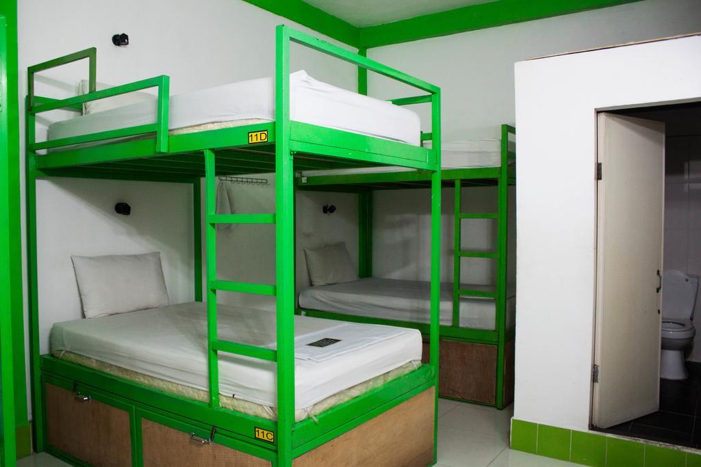 Top Banana Guesthouse & Rooftop Bar Phnom Penh Extérieur photo
