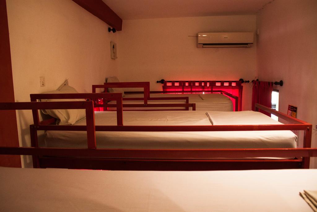 Top Banana Guesthouse & Rooftop Bar Phnom Penh Extérieur photo