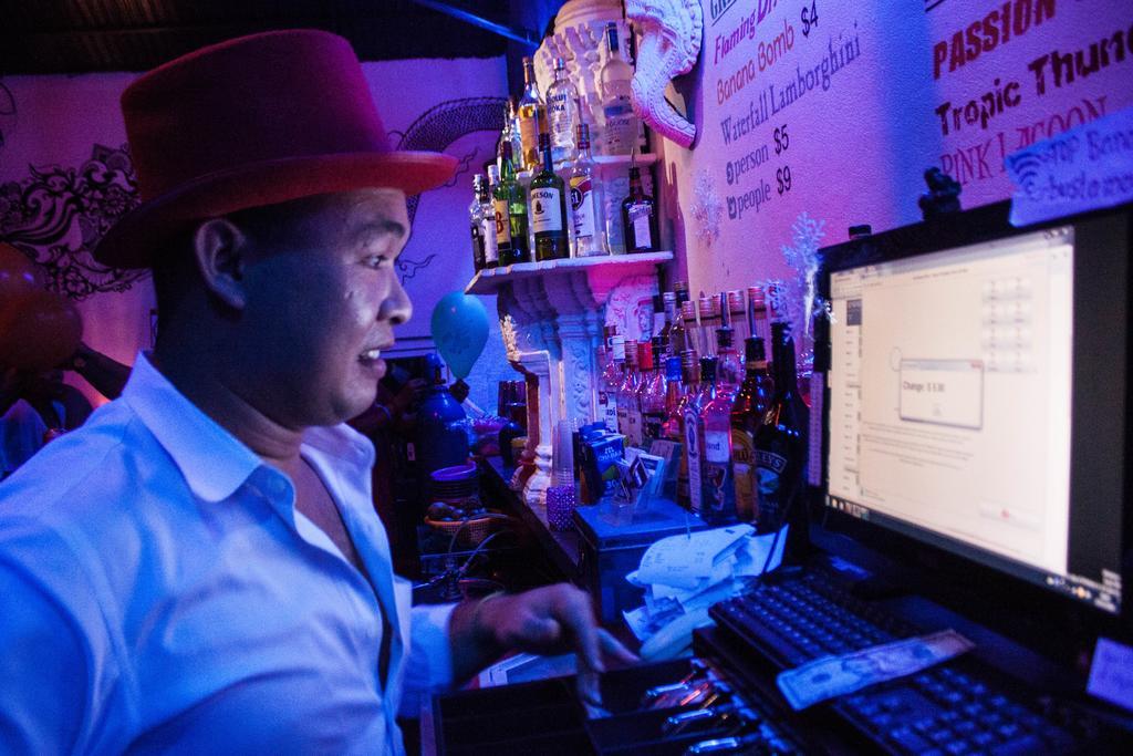 Top Banana Guesthouse & Rooftop Bar Phnom Penh Extérieur photo